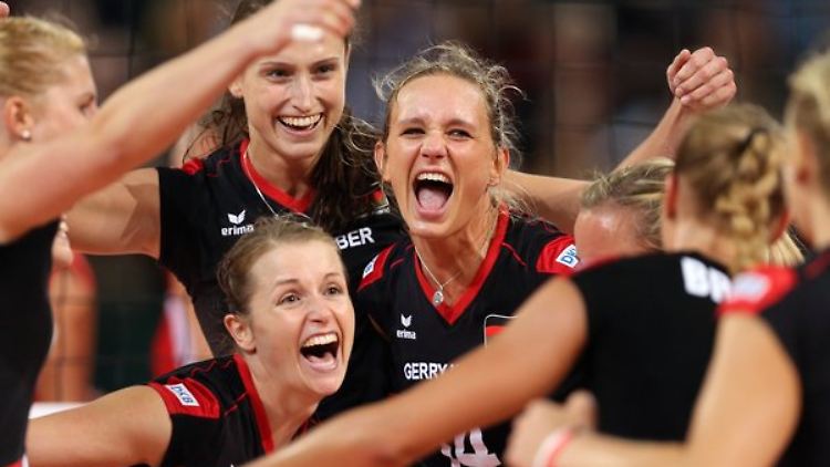 Klarer Sieg bei der EM gegen Kroatien - Jubel bei den deutschen Volleyball-Damen.