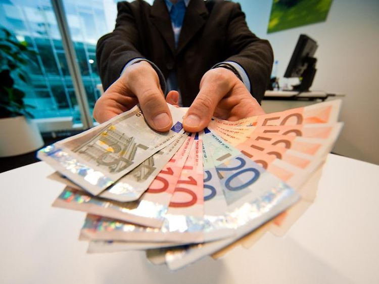 Sparen für ein sorgenfreies Leben nach dem Job: Beschäftigte haben Anspruch auf eine betriebliche Altersvorsorge.