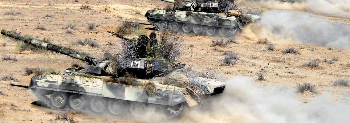 Pakistanische Panzer bei einem Manöver in Muzaffarghar, Pakistan.