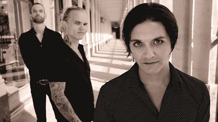 Placebo im Jahr 2013: die Gründungsmitglieder Stefan Olsdal (l.) und Brian Molko (r.) sowie Drummer Steve Forrest.