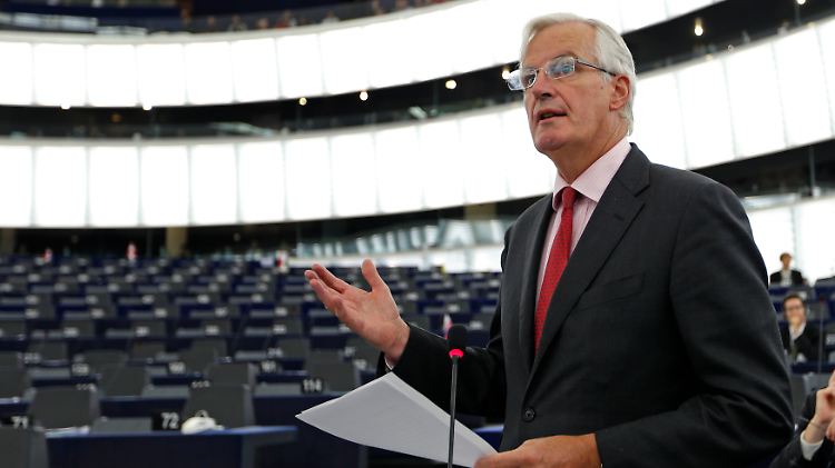 Binnmarktkommissar Michel Barnier vor dem EU-Parlament.