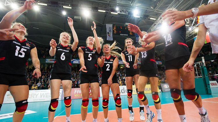 So ausgelassen wie nach dem Viertelfinale gegen Kroatien wollen die deutschen Volleyballerinnen auch nach dem Halbfinale jubeln - und dann auch nach dem Endspiel.