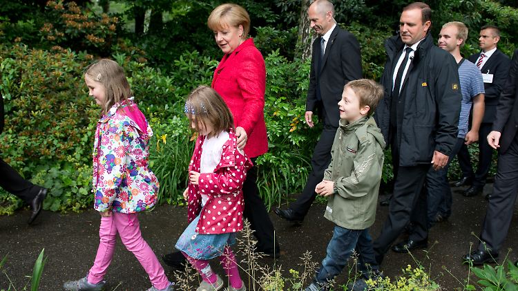 Bundeskanzlerin Angela Merkel kann auch bei den Kindern Punkte sammeln.