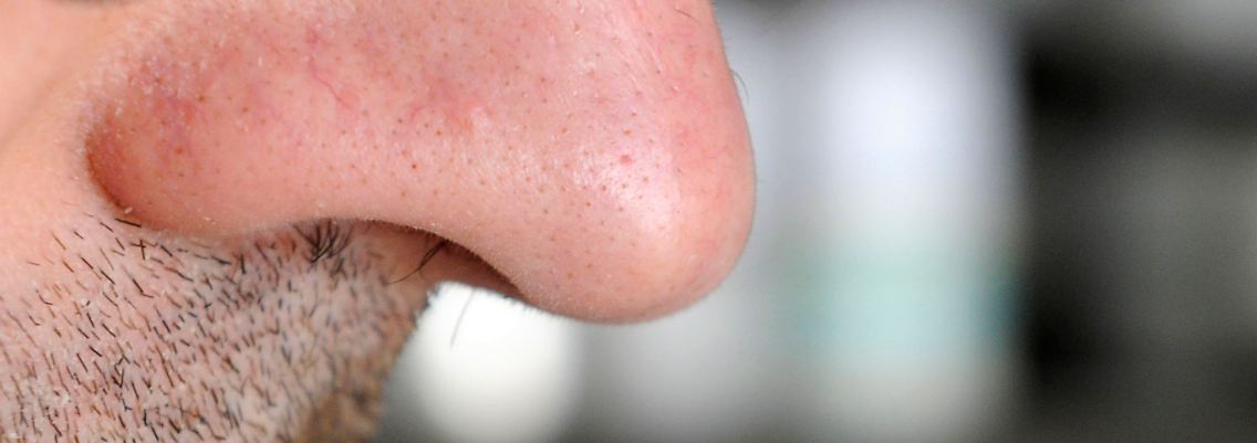 Druckänderungen in der Nase sollen den Rollstuhl steuern.