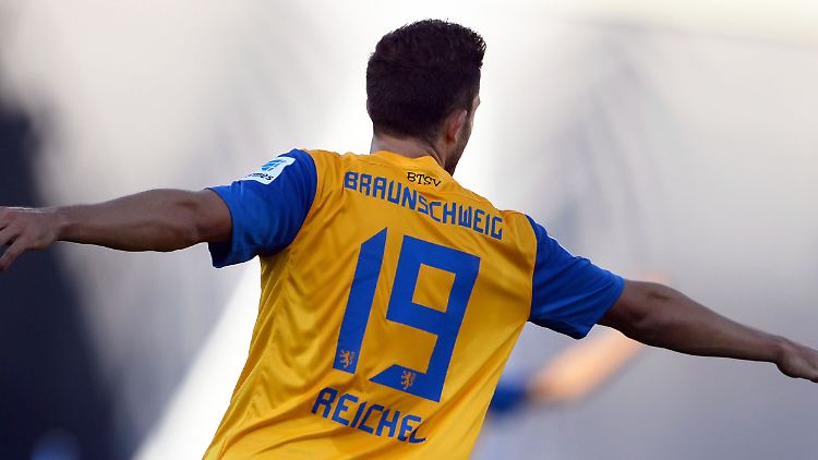 Nach fast drei Jahrzehnten freut sich Eintracht Braunschweig wieder über einen Bundesliga-Punkt.