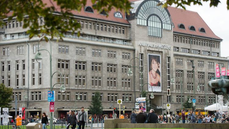 Das Kaufhaus des Westens (KaDeWe) in der Tauentzienstraße am Wittenbergplatz in Berlin gehört zu den Premiumhäusern des Konzerns.