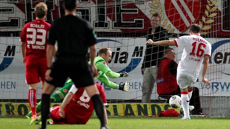 Helmes bringt die Kölner mit einem frühen 1:0 gleich auf Siegeskurs.