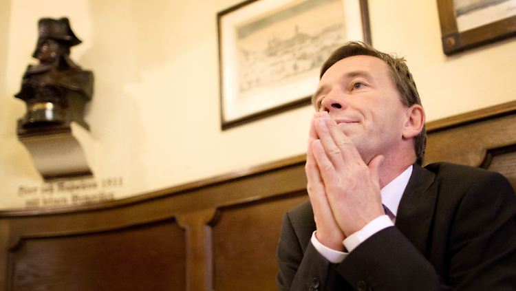 Das Bild zeigt Bernd Lucke, den Parteichef der AfD, Anfang September in der Brauerei "Zum Schiffchen" in Düsseldorf.