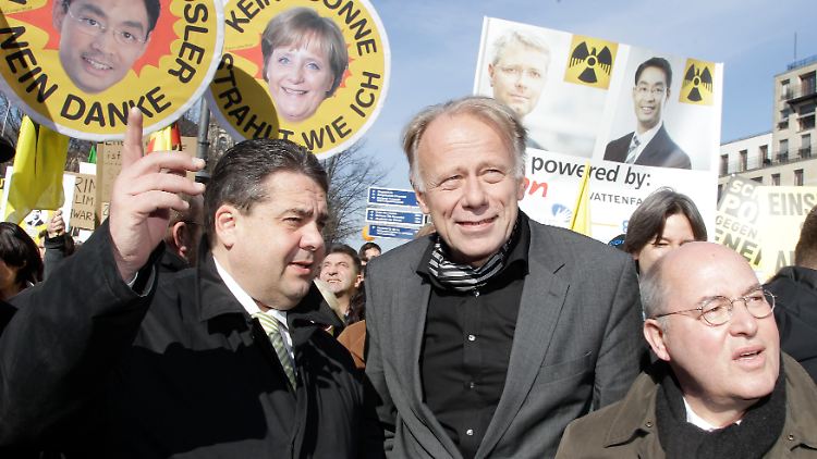 Wohin geht's? Künftig vielleicht gemeinsam in dieselbe Richtung? Sigmar Gabriel mit Jürgen Trittin und Gregor Gysi.
