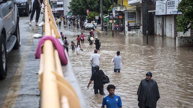 Acapulco war bis Dienstag praktisch von der Außenwelt abgeschnitten. Hotels standen bis 3 Meter unter Wasser.