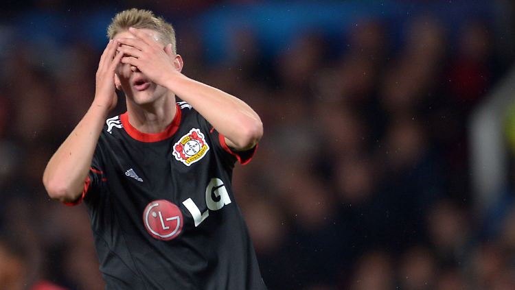 So schlimm war's nun auch wieder nicht: Leverkusens Lars Bender in Manchester.
