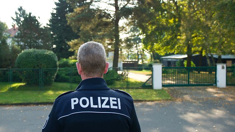 Beide Millionärsfamilien wurden seit den Taten rund um die Uhr von Polizisten bewacht.