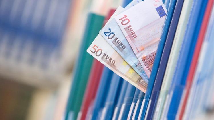 Bis zu 670 Euro bekommen Studenten monatlich, wenn sie Anspruch auf Bafög haben. Falls nicht, bleibt häufig nur die Möglichkeit, sein Studium über Privatkredite oder Jobs zu finanzieren.