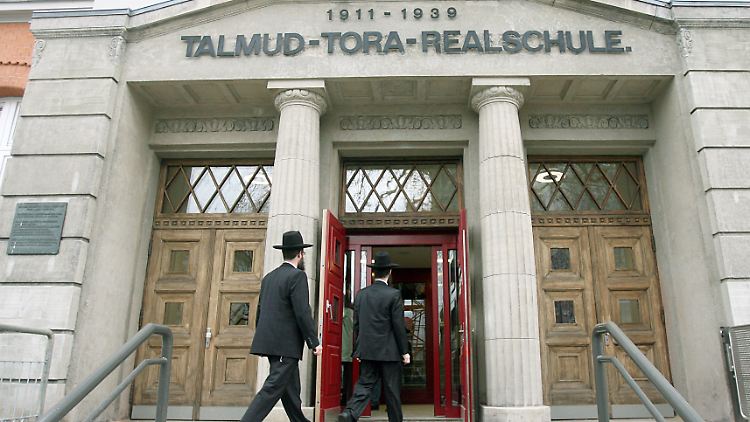 Die Talmud-Tora Schule ist eines der am schärfsten bewachten Gebäude in Hamburg.