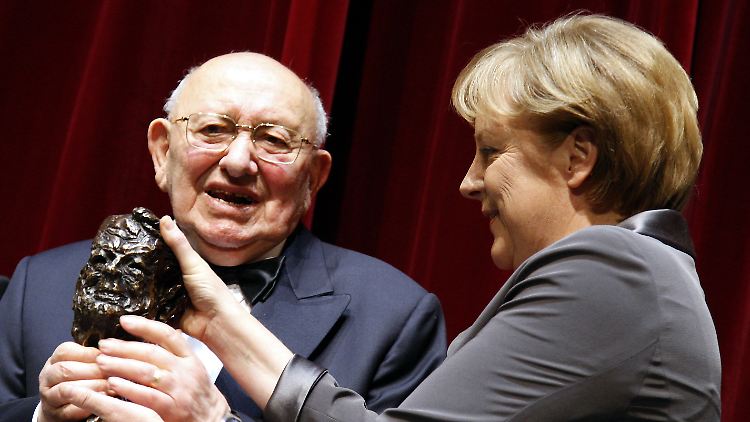 "Ich werde diesen leidenschaftlichen und brillanten Mann vermissen", sagte Bundeskanzlerin Merkel.