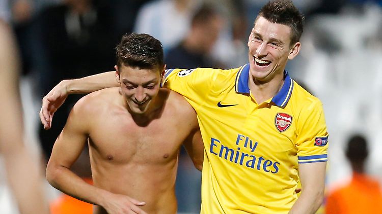 Mesut Özil und der FC Arsenal sind erfolgreich in die Champions League gestartet.