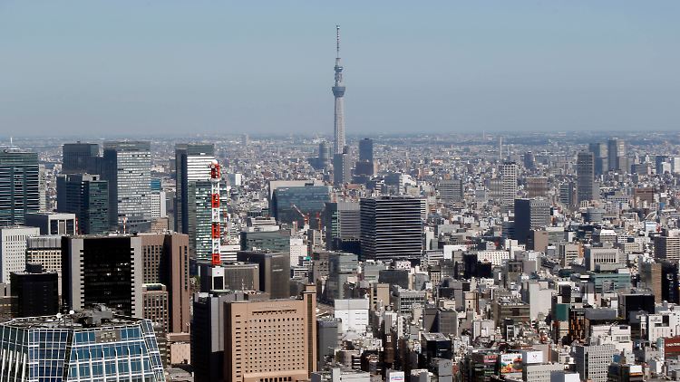Freudige Reaktionen in Tokio: In den USA bleibt der Geldhahn offen - mit allen Risiken und Nebenwirkungen.