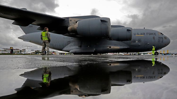 Lastentier der militärischen Luftfracht: Die kraftstrotzende C-17 kann Container, Lkw oder Kampfpanzer aufnehmen oder mehr als 100 Fallschirmjäger auf einmal absetzen.