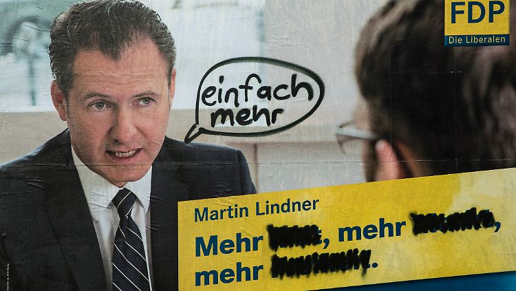 Wer austeilen kann, muss auch einstecken. FDP-Wahlplakate sind eine beliebte Vorlagel für boshafte Schmierereien.