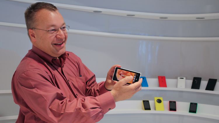 Hat gut lachen: Fast 19 Millionen Euro umfasst das Paket, das Stephen Elop durch den Nokia-Verkauf erhält.