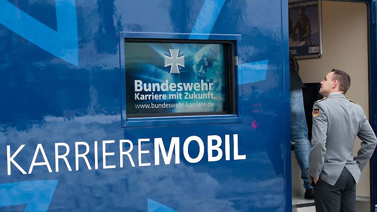Seit Aussetzen der Wehrpflicht wirbt die Bundeswehr verstärkt als zuverlässiger Arbeitgeber.