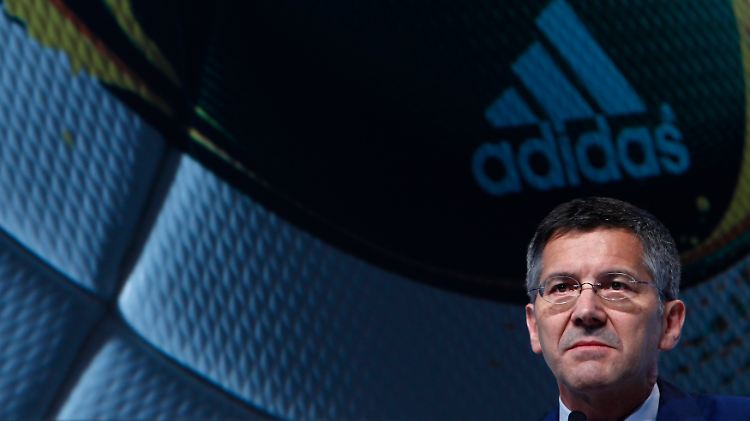 Ernste Miene statt WM-Vorfreude bei Adidas-Chef Hainer. 