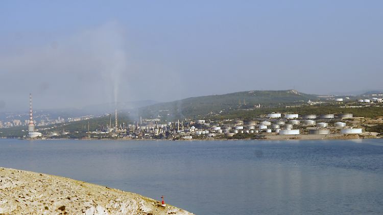 Koratien wittert seine Chance auf billige Energie. HIer eine Raffinerie eines Mineralöl- und Gas-Konzerns am Eingang der Bucht von Bakar bei Rijeka.