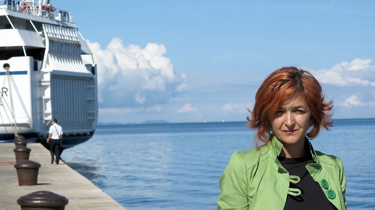 Atana Grbic, Präsidentin der Umweltschutzorganisation "Eko Zadar", im Hafen der kroatischen Stadt Zadar.