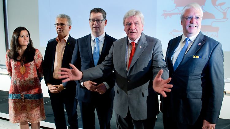 Die Spitzenkandidaten von links nach rechts: Janine Wissler (Linke), Grünen-Fraktionschef Tarek Al-Wazir, SPD-Landeschef Thorsten Schäfer-Gümbel, Ministerpräsident Volker Bouffier (CDU) und FDP-Landeschef Jörg-Uwe Hahn.