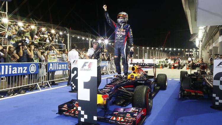 Vettel in gewohnter Siegerpose.