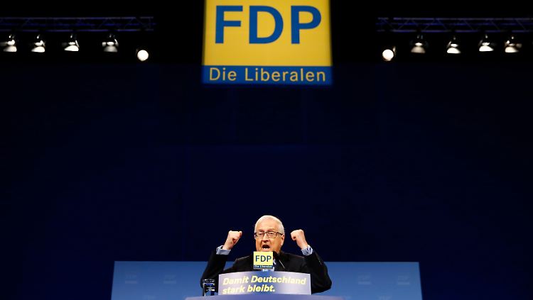 Rainer Brüderle setzte im Wahlkampf vor allem mit einer Masche Akzente: Er warnte vor der "rottrottgrünen Verbotsrepublik".