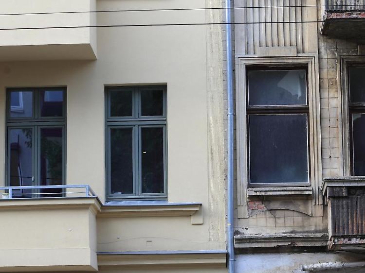 Auf die Fenster kommt es an: Unsanierte Häuser mit alten Fenstern verlieren drei- bis fünfmal so viel Wärme wie jene mit einer dichten Verglasung.