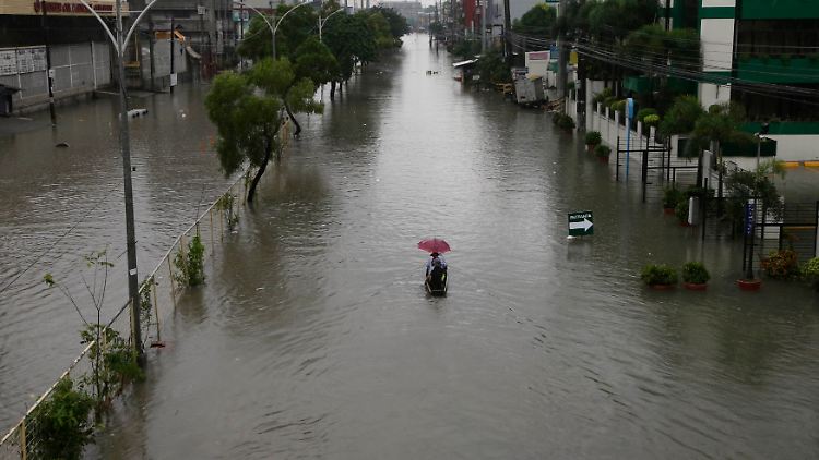 Das philippinische Quezon City steht komplett unter Wasser.