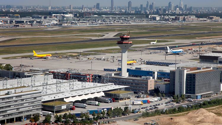 Der Wahlausgang in Hessen lässt den Frankfurter Flughafenbetreiber Fraport nicht kalt.