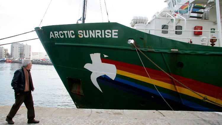 Die "Arctic Sunrise" auf einem Bild von 2008.