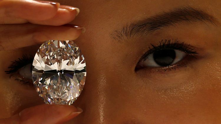 Wer mit seinem Geld nicht im Wealth-Report der Allianz auftauchen will, muss Diamanten kaufen. Oder alte Autos. Oder spenden.