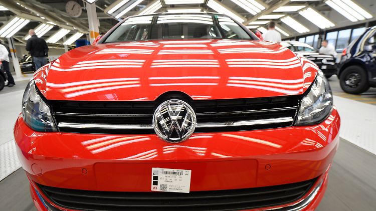 VW will und muss sparen, die Absatzkrise in Westeuropa wird auch für Europas Branchenprimus zunehmend zum Problem.