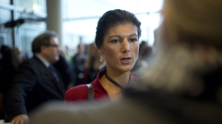 Sahra Wagenknecht will Fraktionschefin werden - und natürlich den Mindestlohn durchsetzen.