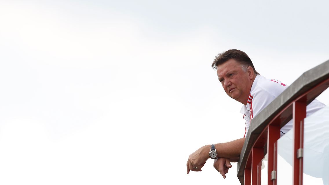 Bayern-Coach Louis van Gaal bereitet sein Team gerade auf den nächsten Triple-Angriff vor.