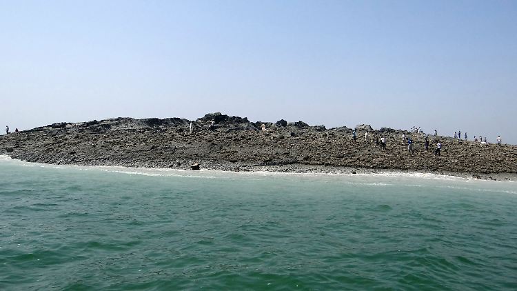 Ein unterseeischer Vulkanausbruch könnte die Insel zutage befördert haben.