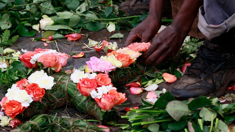 Blumen für die Opfer: Kenias Präsident ordnete eine mehrtägige Staatstrauer an.