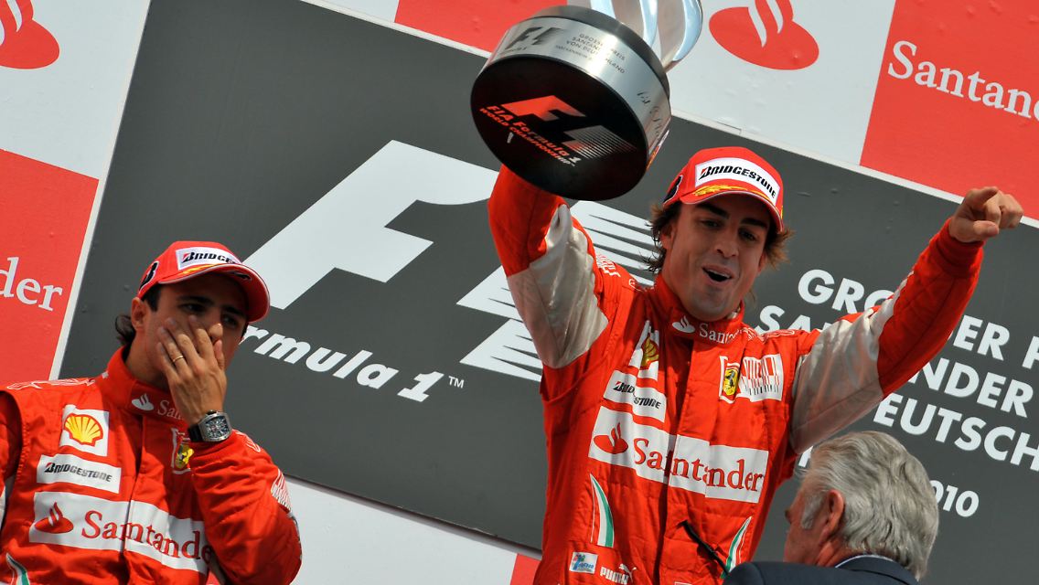 Das war abgesprochen: Sieger Fernando Alonso, rechts, und sein Teamkollege Felipe Massa.