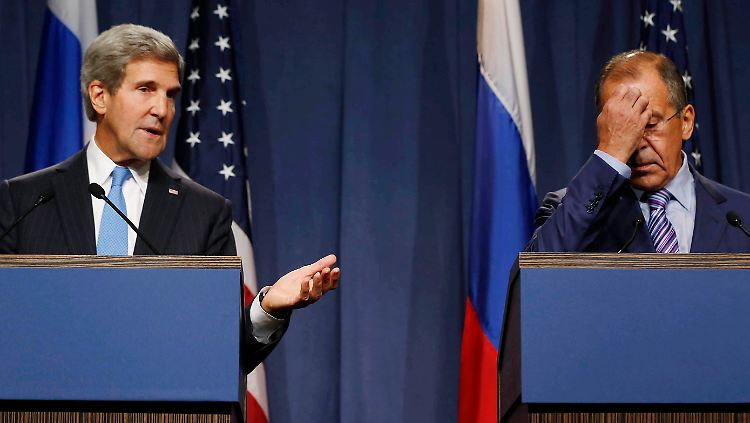 Noch keine Einigung: Bei den Verhandlungen der USA und Russland gibt es noch keinen Durchbruch. US-Außenminister Kerry (l.) und sein russischer Kollege Lawrow (r.) verhandeln seit Wochen über das weitere Vorgehen. 