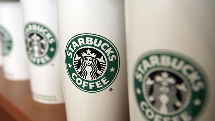 In den USA will Starbucks künftig auch Wein und Bier ausschenken.