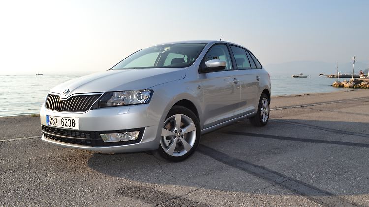 Trotz einer Länge von lediglich 4,30 Metern bietet der Skoda Rapid Spaceback ein opulentes Platzangebot.