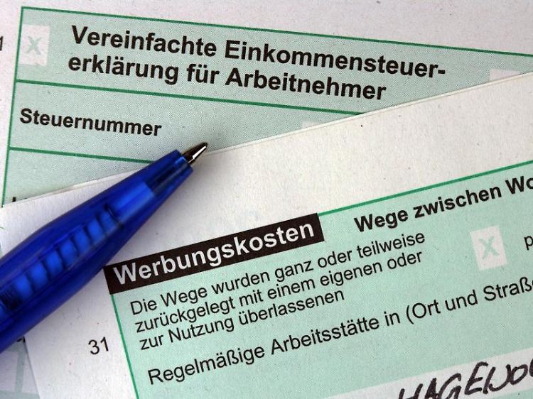 Entweder werden alle Kosten einzeln mit entsprechenden Belegen abgerechnet, oder es wird nur die Pauschale angesetzt.