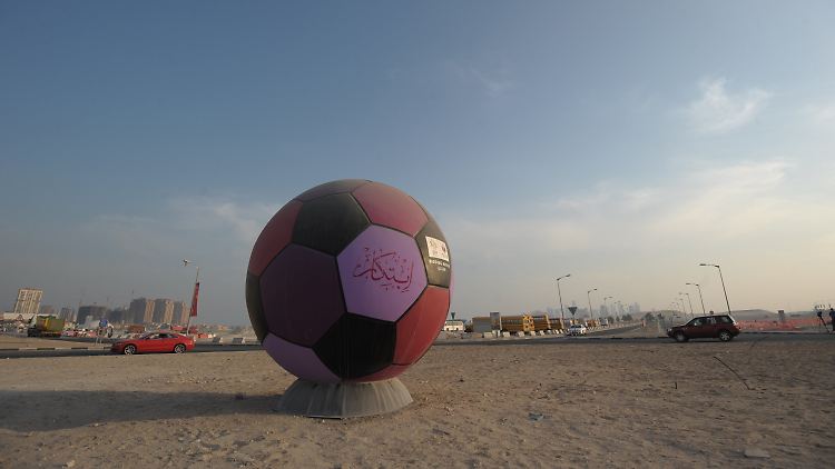 Die Fifa hat schon viele Entscheidungen getroffen, die mehr als nur Kopfschütteln ausgelöst haben. Wie es dazu gekommen ist, dass der Fußball-Weltverband eine Weltmeisterschaft an Katar vergeben konnte, ist bis heute ungeklärt.