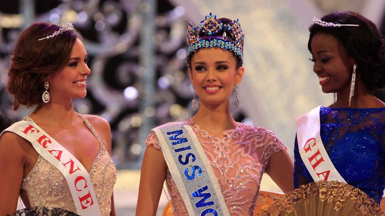 Die derzeit drei schönsten Frauen der Welt: Marine Lorphelin aus Frankreich, Gewinnerin Megan Young von den Philippinen und Carranzer Naa Okailey aus Frankreich. (v.l.)