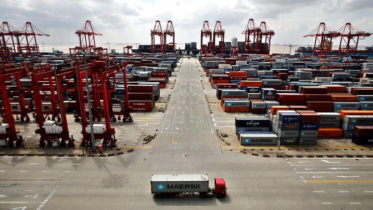 Gigantische Umschlagkapazitäten im Tiefwasserhafen von Yangshan, Teil der neuen Freihandelszone bei Schanghai: Wenn die chinesische Industrie an Schwung verliert, bekommen das über kurz oder lang auch Japaner und Europäer zu spüren.