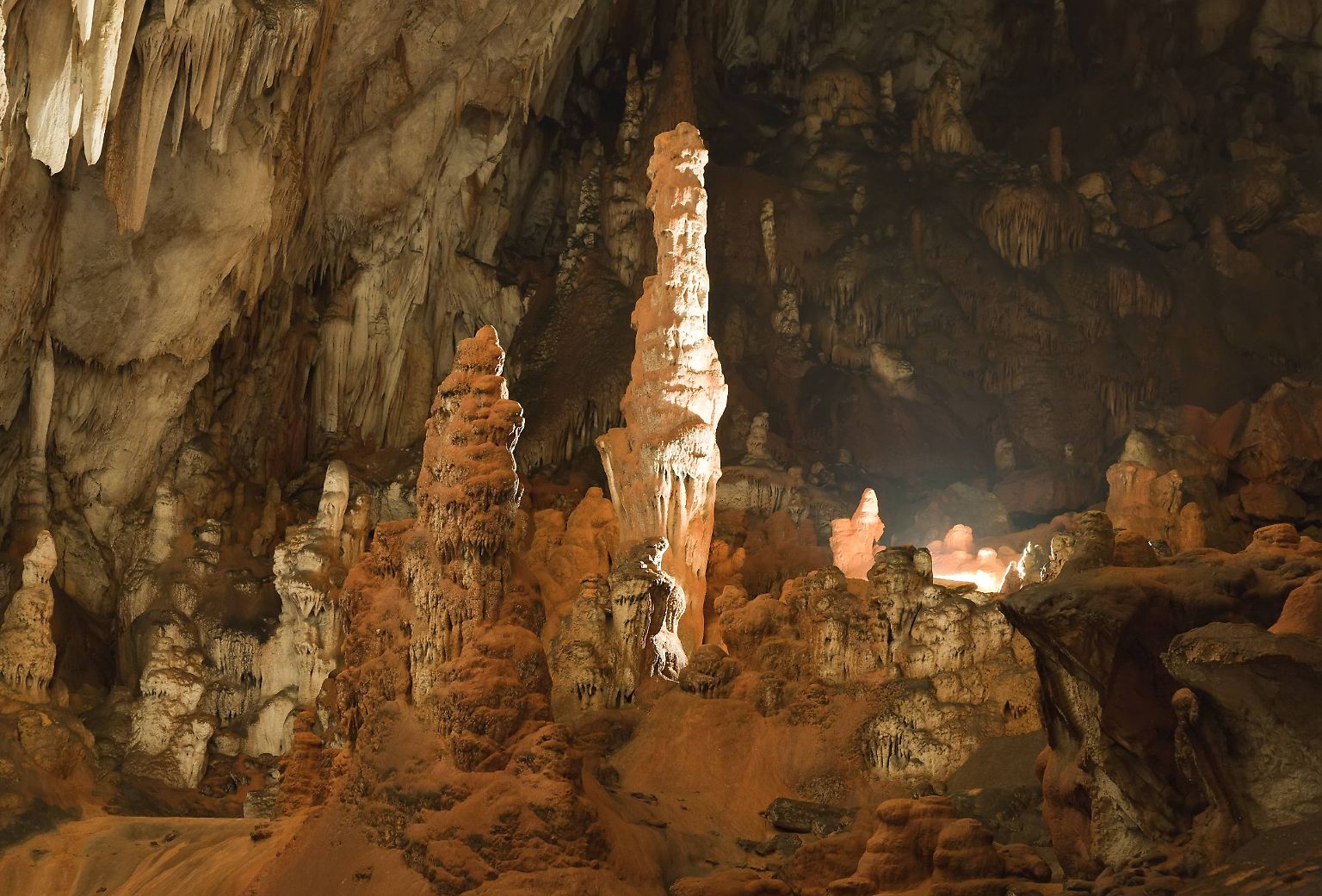 Sie sind Zeugnisse längst vergangener Zeiten. Die meisten Tropfsteinhöhlen ... 